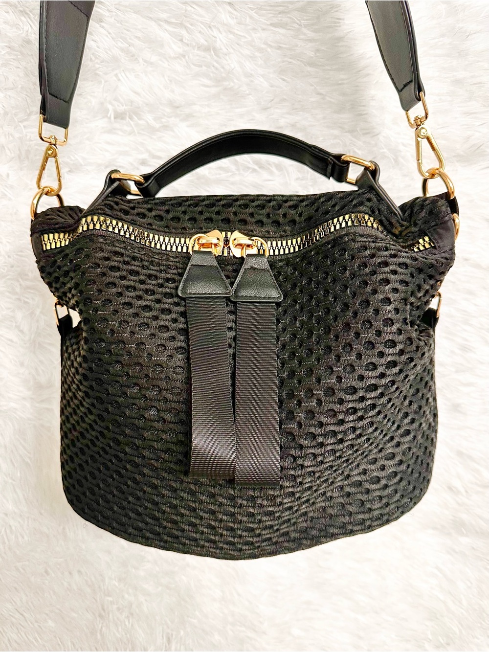 NWOT Black Textured Shoulder/Crossbody Bag With Chunky Gold Hardware